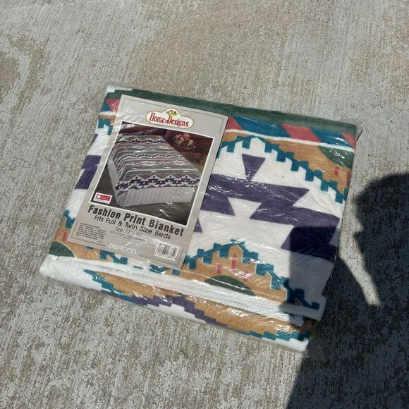Vintage Home Designs Aztec Print Blanket Poly/Acrylic Full Twin 72” X 90” USA - Picture 3 of 5